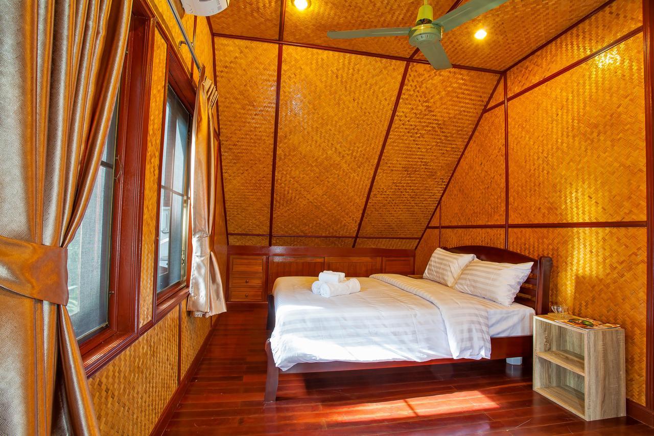 Traditional Thai Villa Nikkie In Tropical Nature, 4Br & Pool, Near Rawai Beach Nai Harn Eksteriør billede